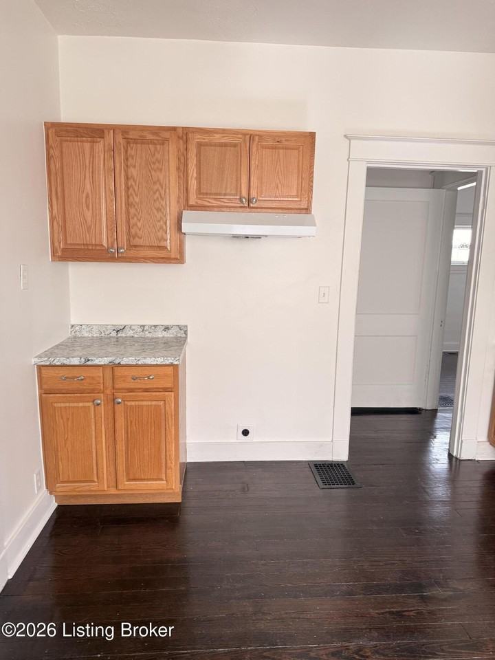 841 Hazel St - Photo 5 of 8