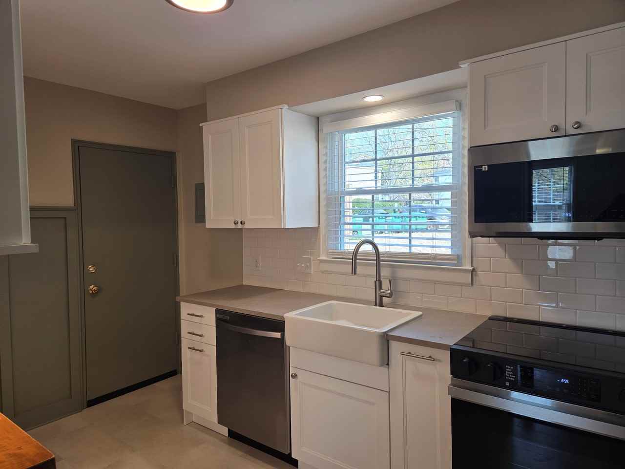 324 Wakefield Dr #B - Photo 2 of 7