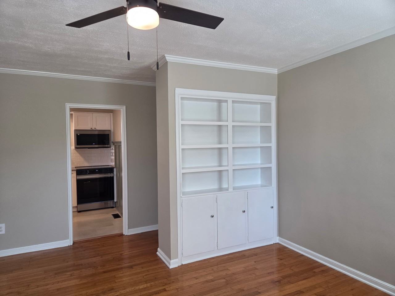 324 Wakefield Dr #B - Photo 4 of 7