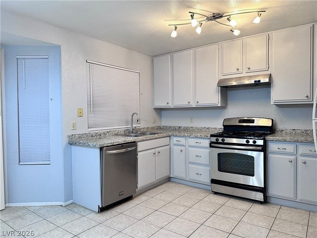 8413 Dunphy Ct - Photo 2 of 9