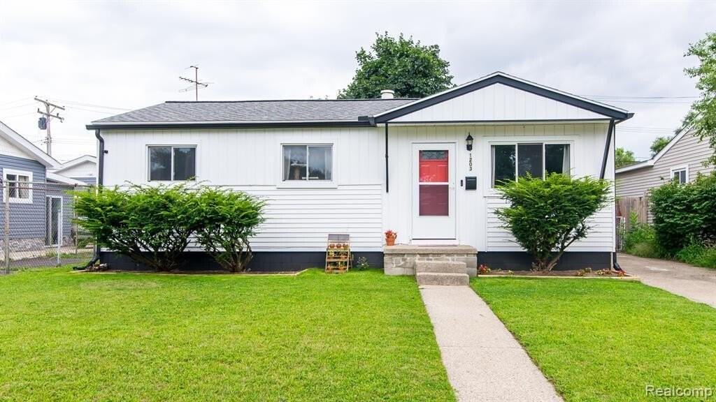 1203 Commonwealth Ave - Photo 2 of 22