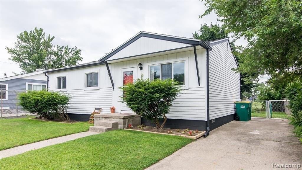 1203 Commonwealth Ave - Photo 3 of 22