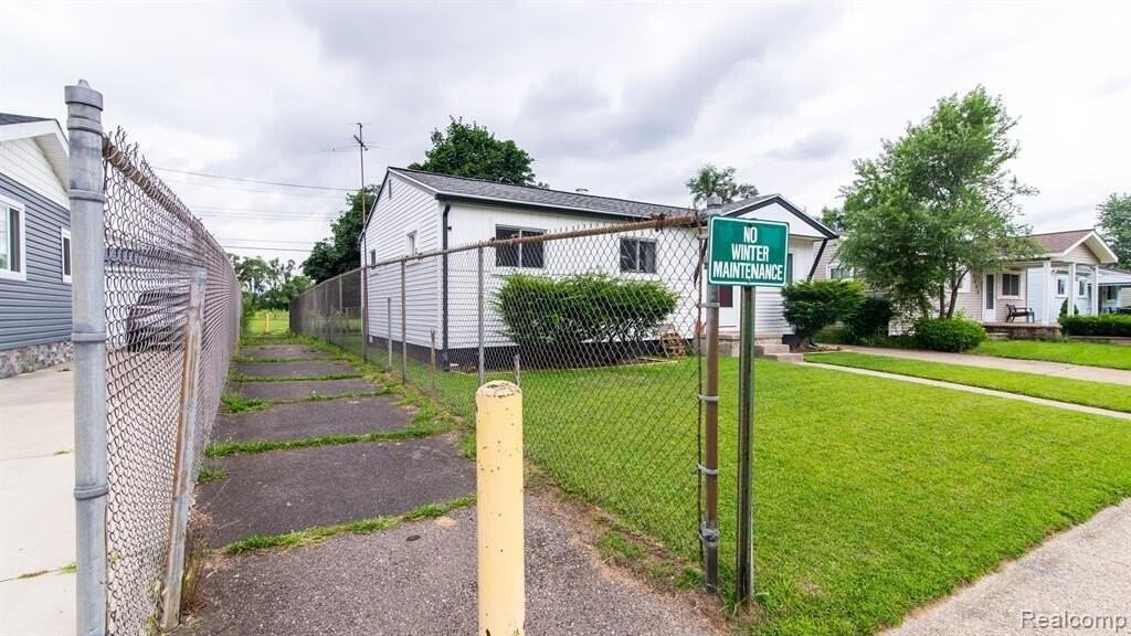 1203 Commonwealth Ave - Photo 4 of 22