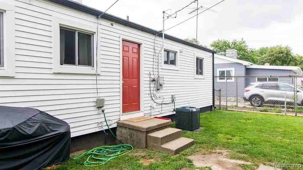 1203 Commonwealth Ave - Photo 5 of 22