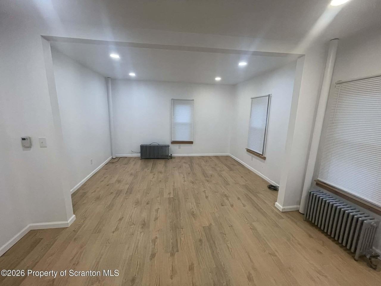 76 Brook St - Photo 3 of 19