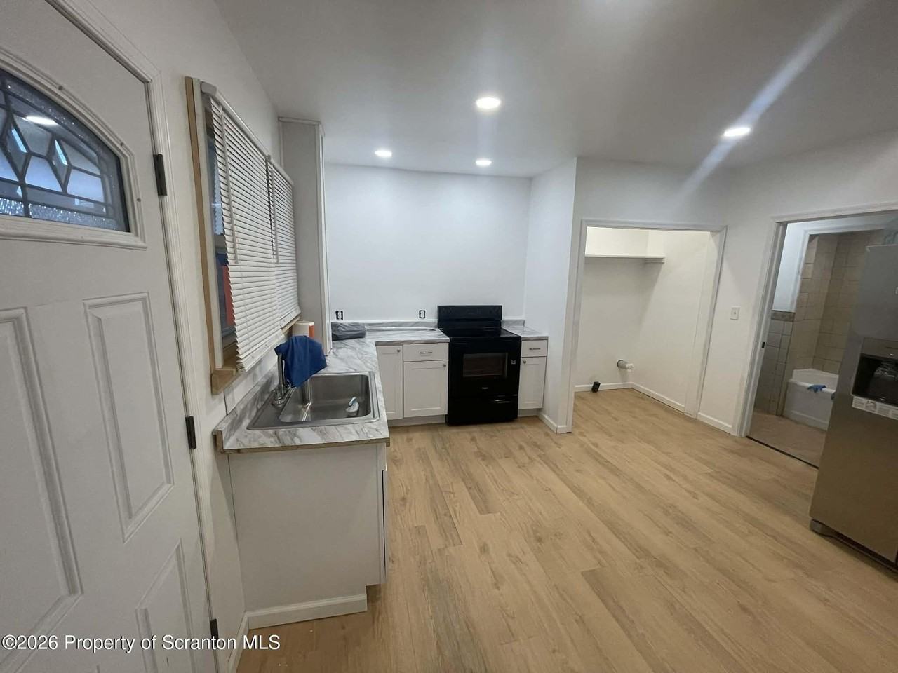 76 Brook St - Photo 5 of 19