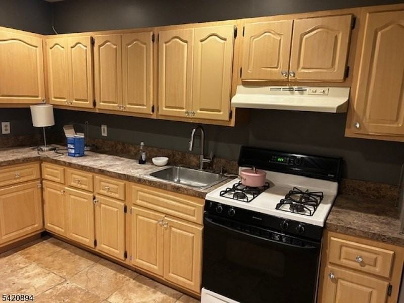 45 Halsey St - Photo 5 of 7