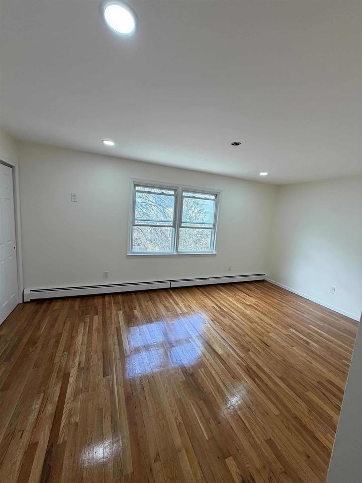 293 Avenue C - Photo 6 of 11