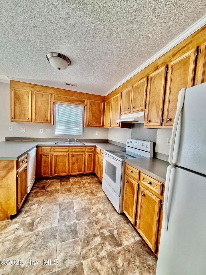 3979 Sterling Pointe Dr #MMM3 - Photo 4 of 13