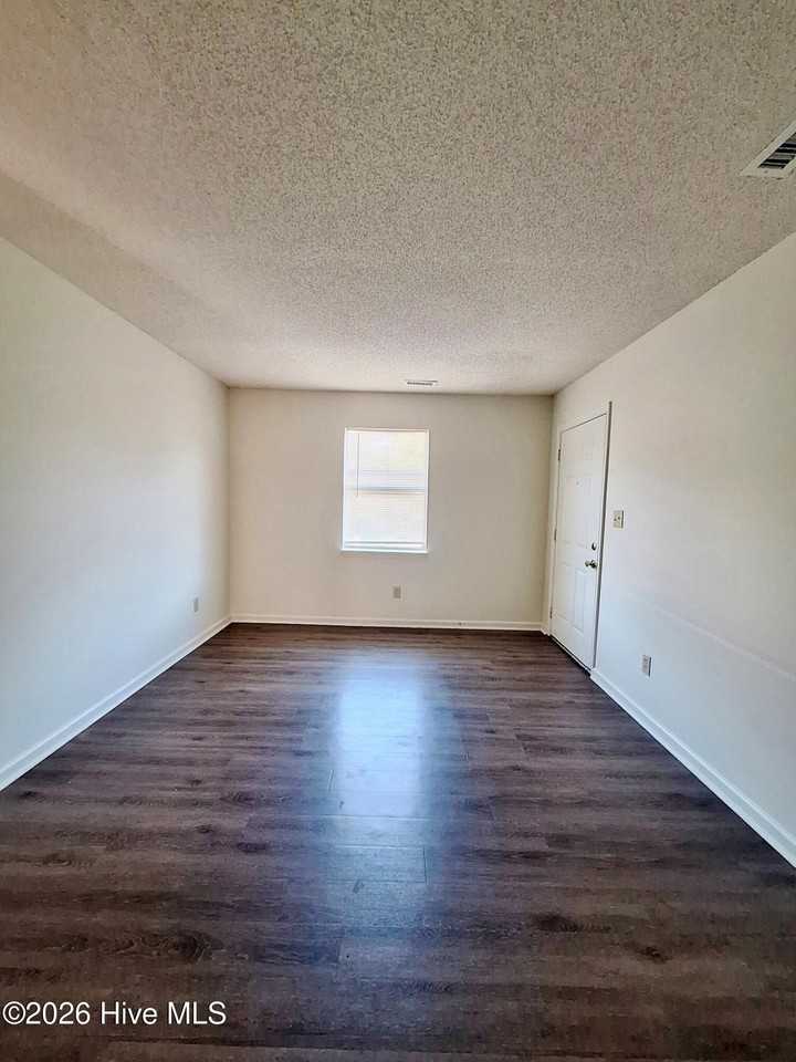 3005 Caldwell Ct #16 - Photo 2 of 6