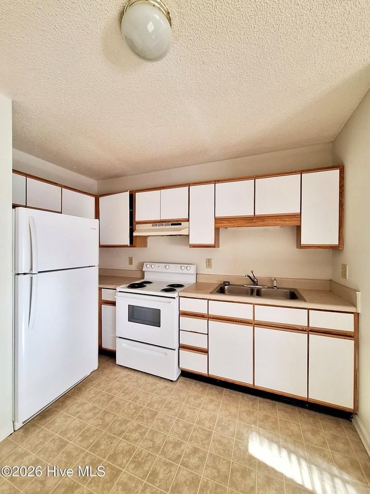 3005 Caldwell Ct #16 - Photo 3 of 6