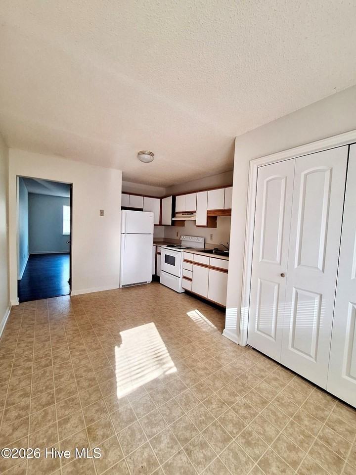 3005 Caldwell Ct #16 - Photo 4 of 6