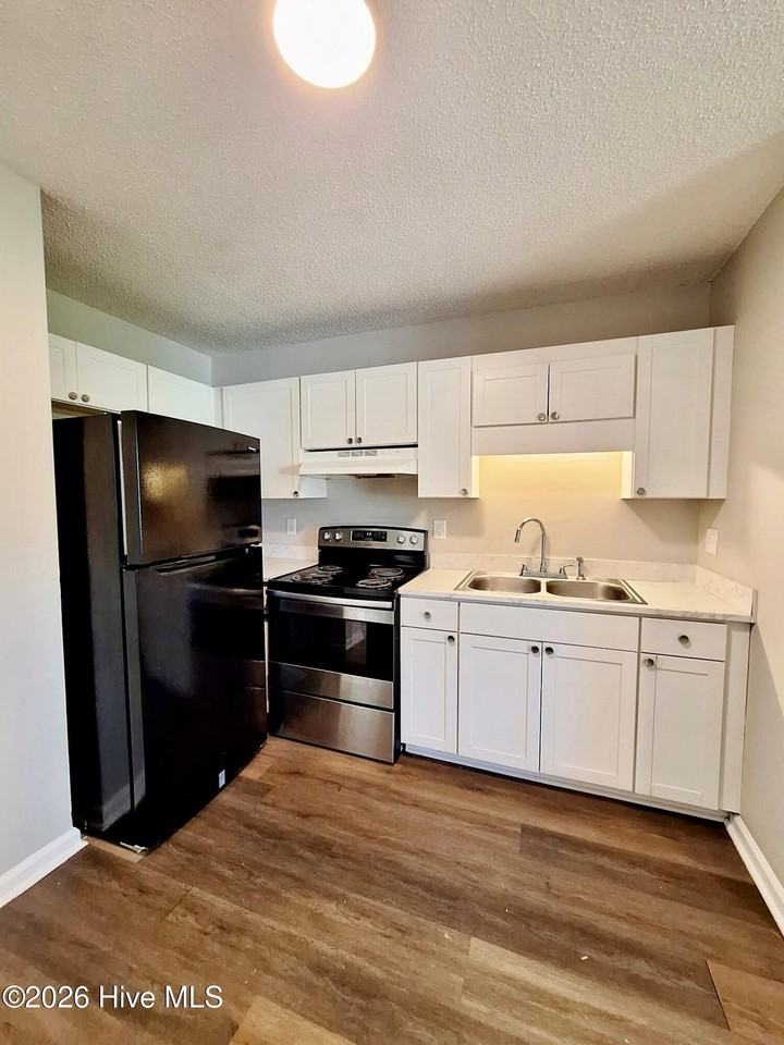 3002 Caldwell Ct #8 - Photo 3 of 7