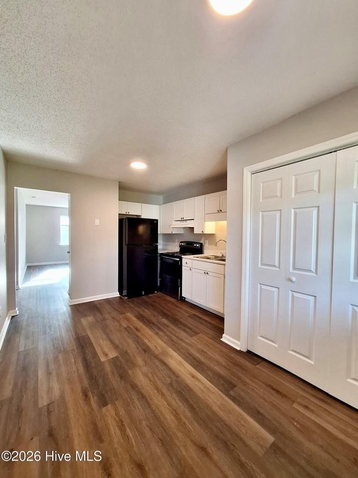 3002 Caldwell Ct #8 - Photo 4 of 7