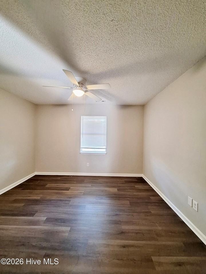 3002 Caldwell Ct #8 - Photo 5 of 7
