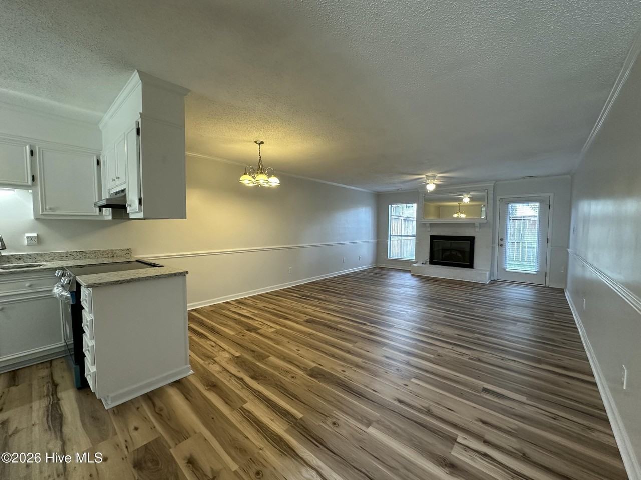 50 Upton Ct - Photo 4 of 28