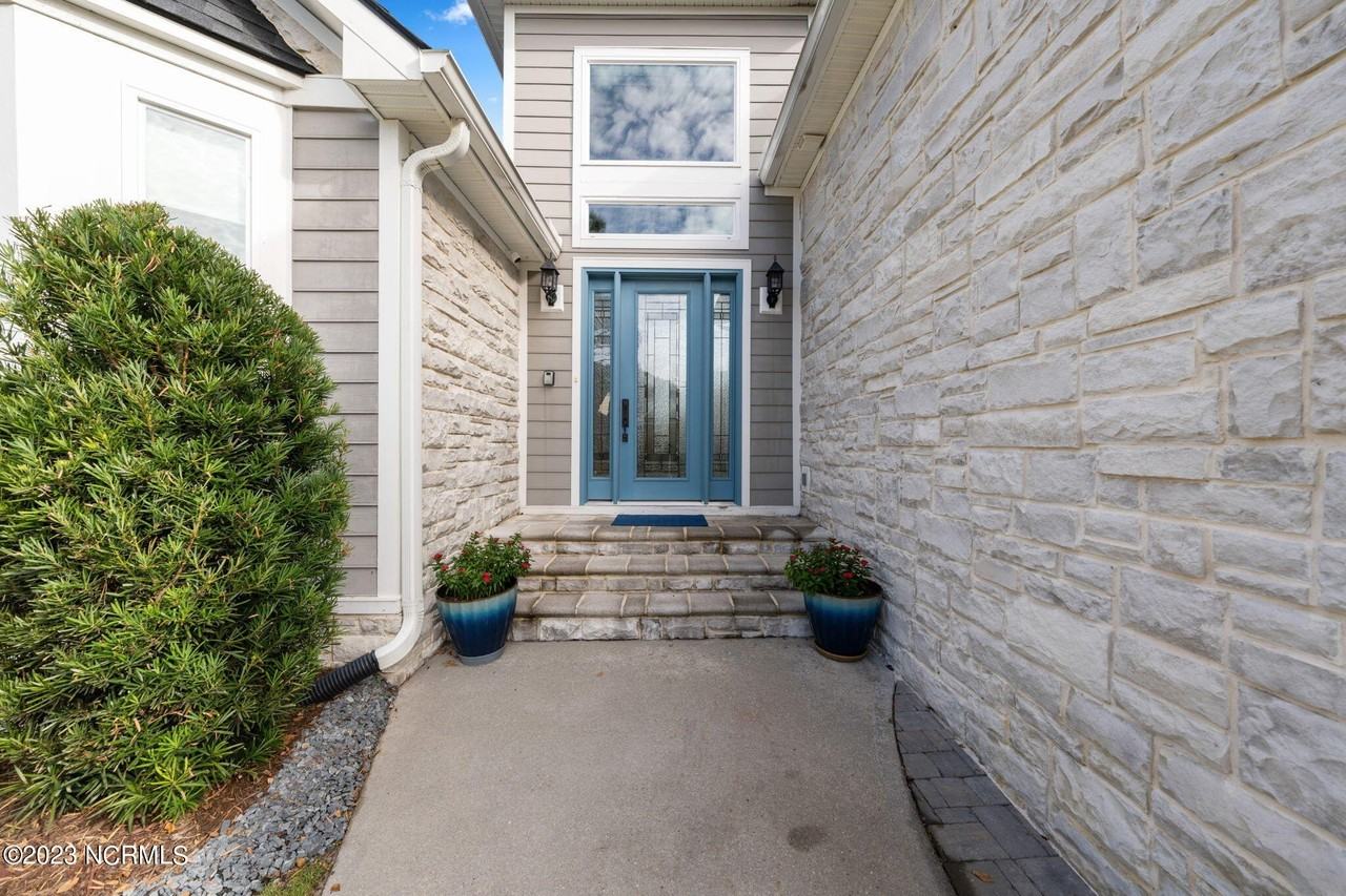 4128 S Lagoon Ct - Photo 3 of 50