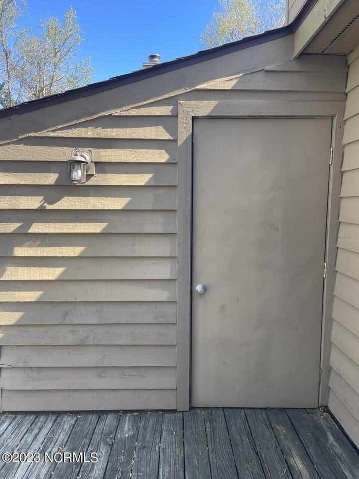 215 Saint Luke Ct - Photo 2 of 6