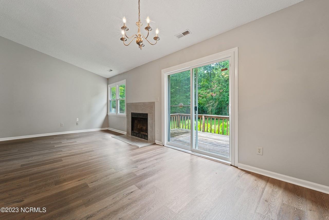 2666 Idlebrook Cir - Photo 5 of 19