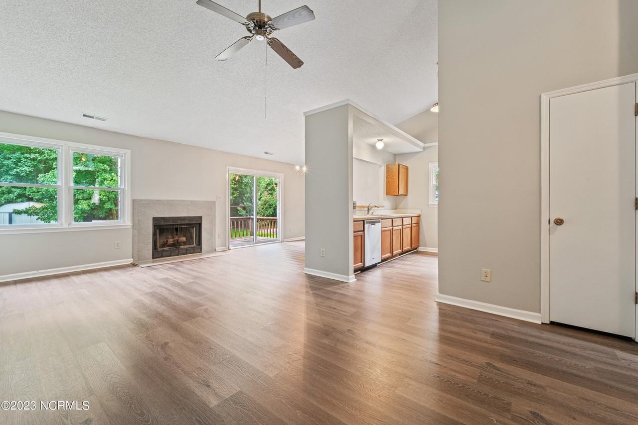 2666 Idlebrook Cir - Photo 7 of 19