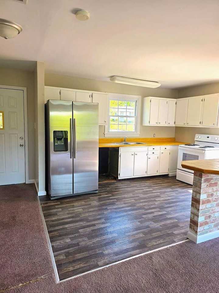 2831 Thomas Ln - Photo 2 of 9