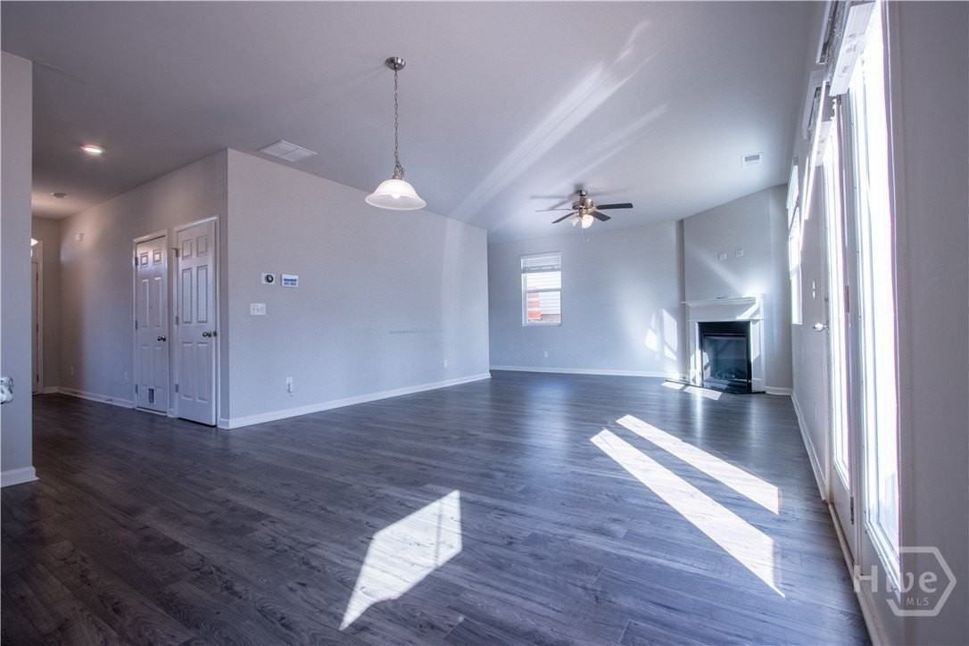 325 Park W Boulevard - Photo 4 of 29