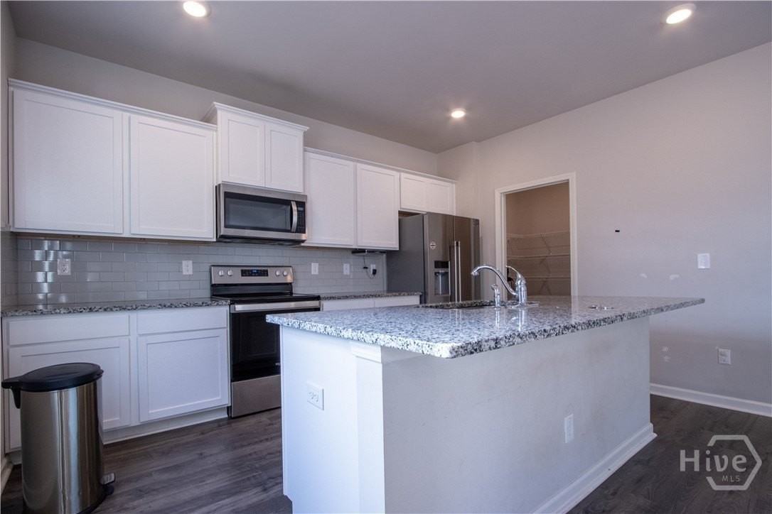 325 Park W Boulevard - Photo 5 of 29