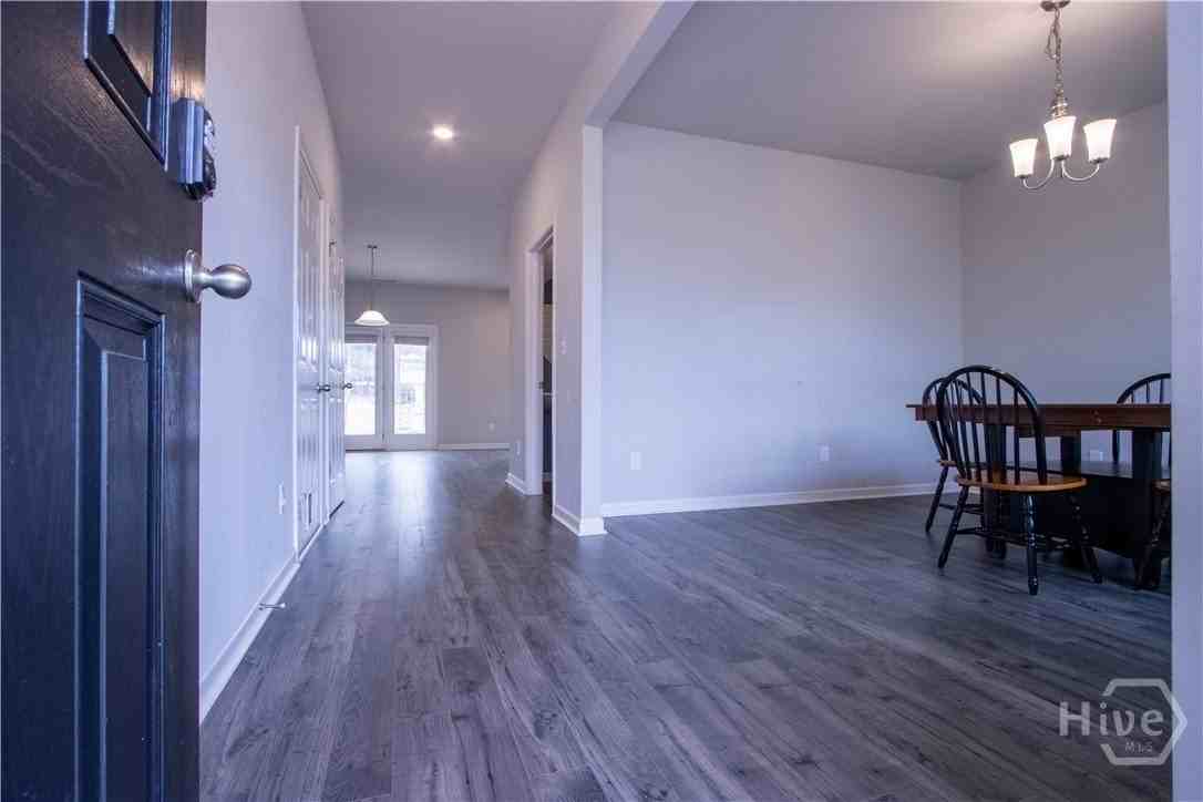 325 Park W Boulevard - Photo 3 of 31