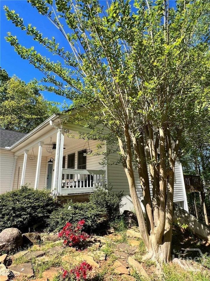 202 Concord Dr - Photo 2 of 7