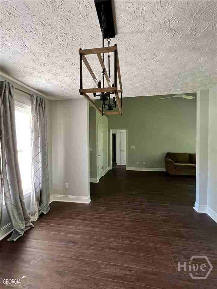 202 Concord Dr - Photo 4 of 7