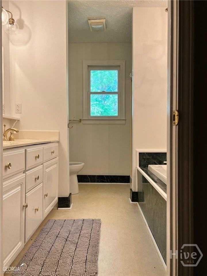 202 Concord Dr - Photo 5 of 7