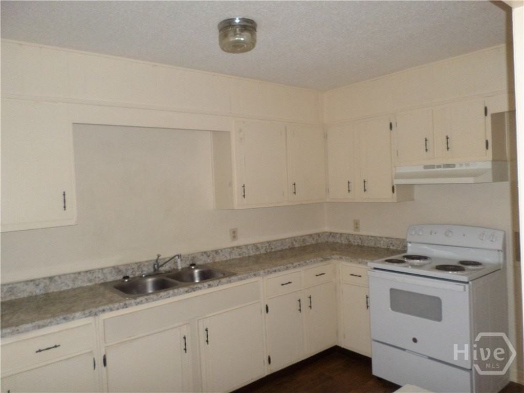 203 W 58th St - Photo 5 of 18