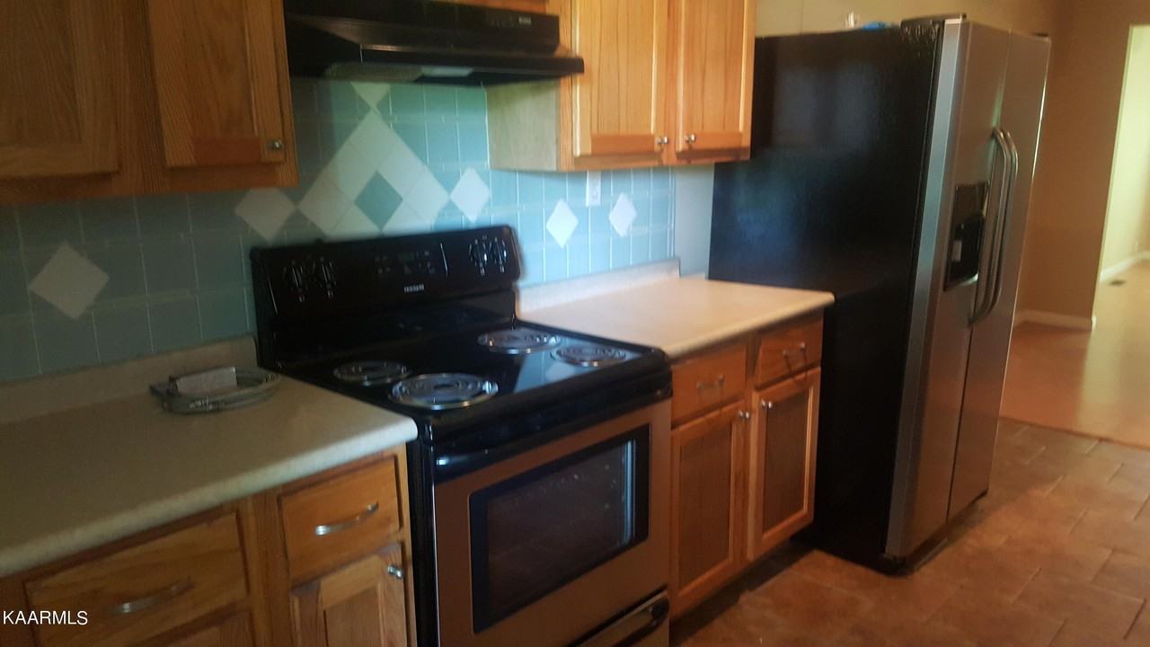 426 Parliament Rd Apt 2 - Photo 4 of 10