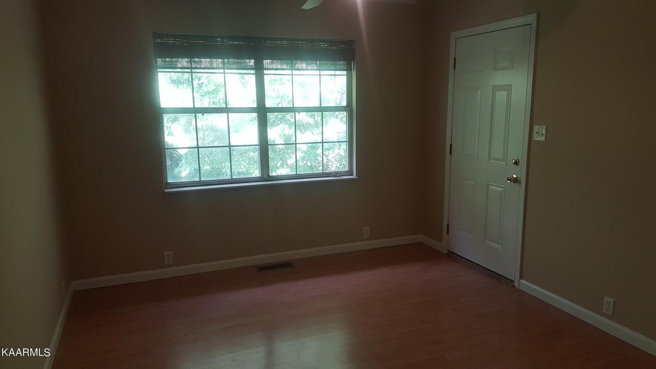 426 Parliament Rd Apt 2 - Photo 6 of 10