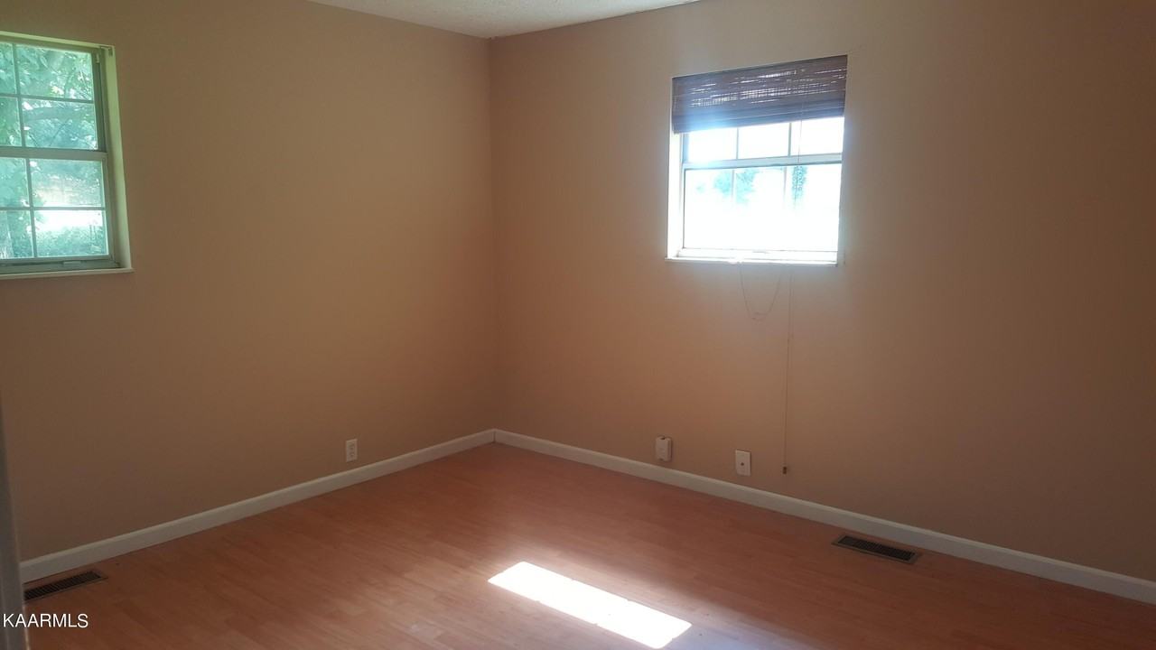 426 Parliament Rd Apt 2 - Photo 7 of 10