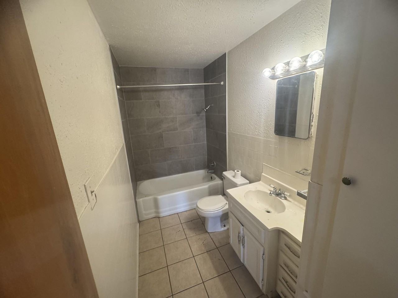 3516 27th St - Photo 6 of 10