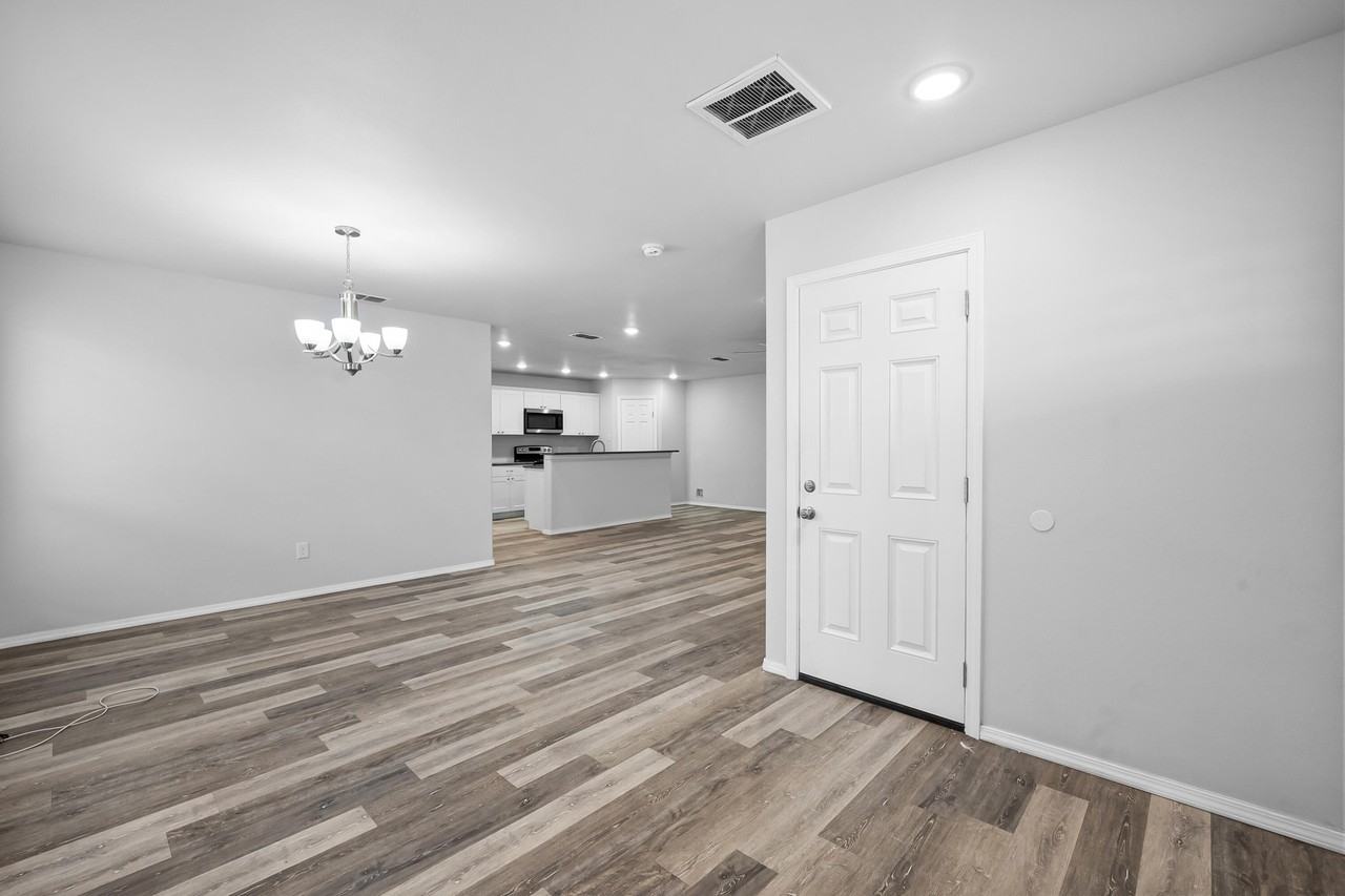 5609 Jarvis St Apt B - Photo 4 of 24