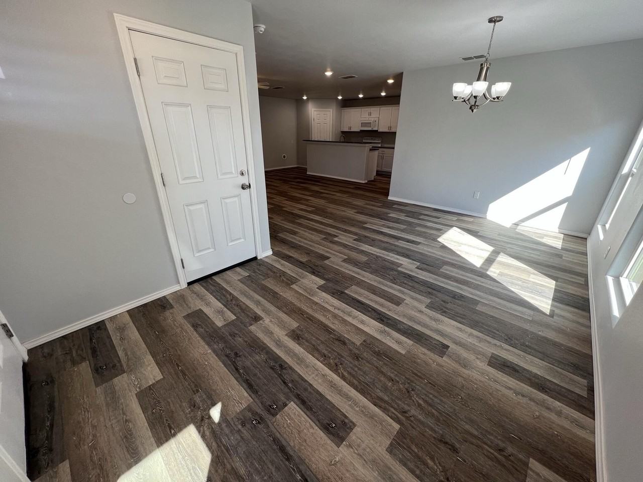 5606 Jarvis St - Photo 3 of 21