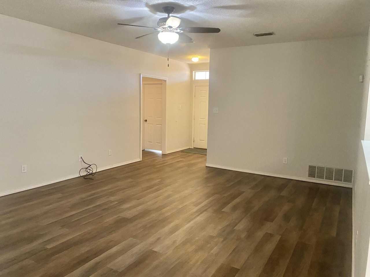 508 N Juneau Ave - Photo 3 of 13