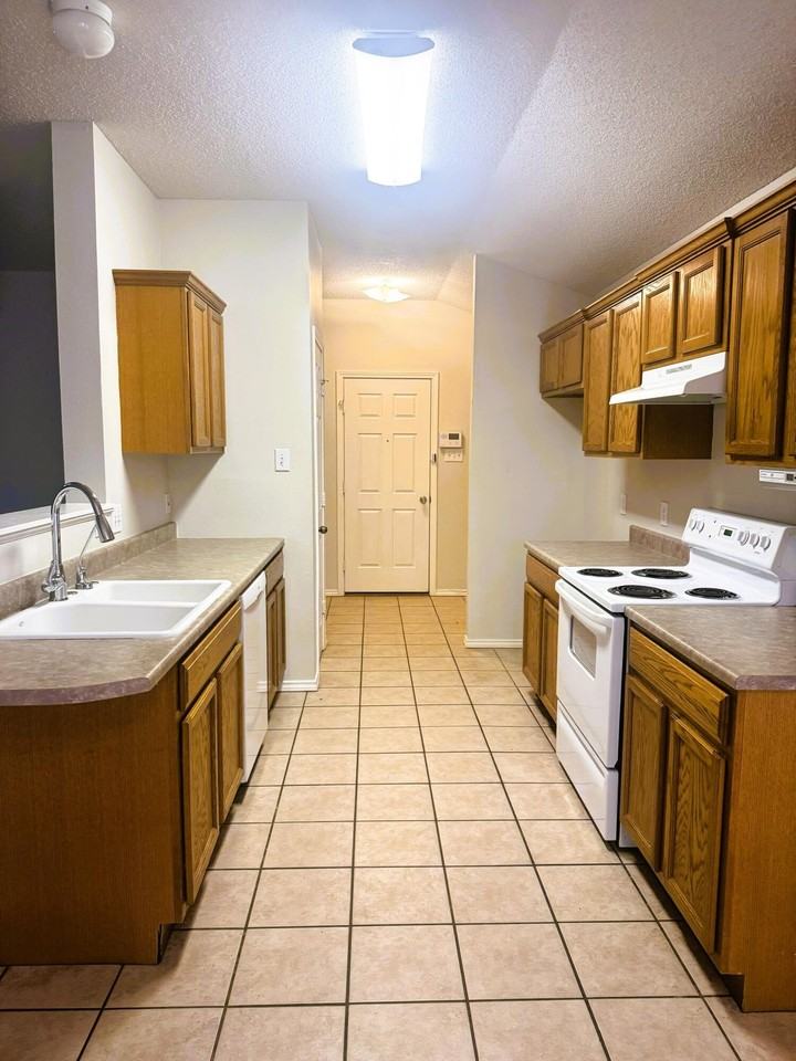 508 N Juneau Ave - Photo 4 of 13