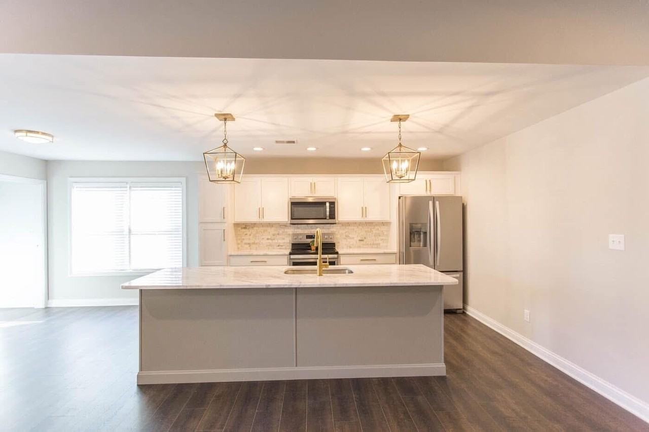 952 Auckland Ave - Photo 3 of 15