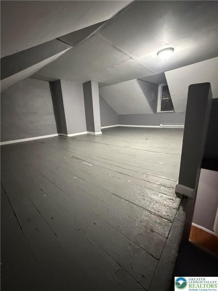 626 Oak St - Photo 3 of 11