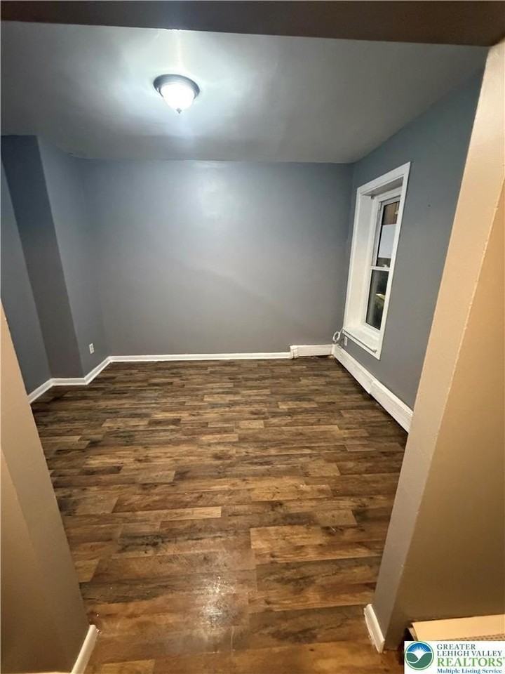 626 Oak St - Photo 7 of 11