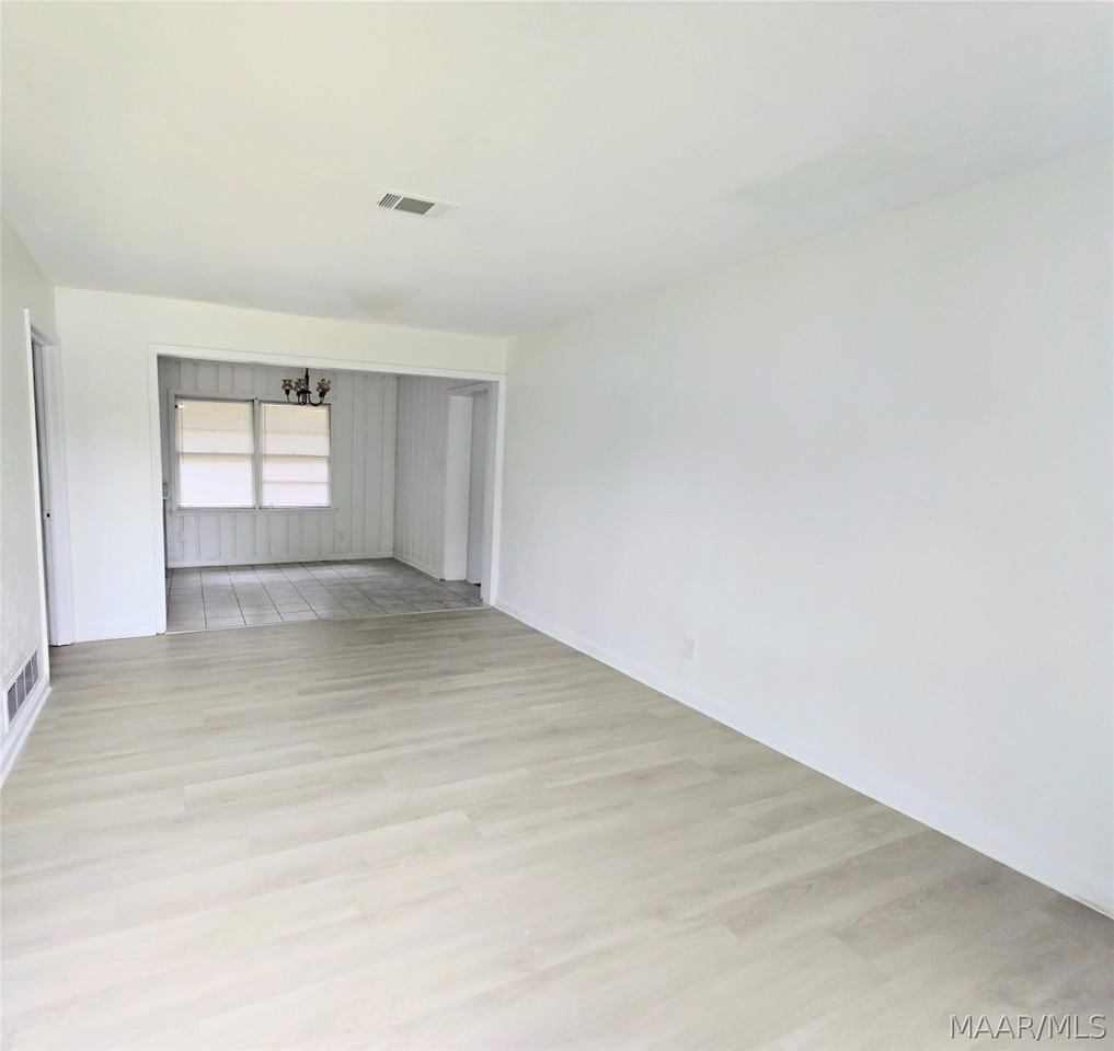 204 W Park Ave - Photo 3 of 10