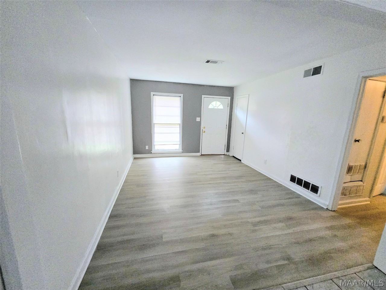 204 W Park Ave - Photo 4 of 10