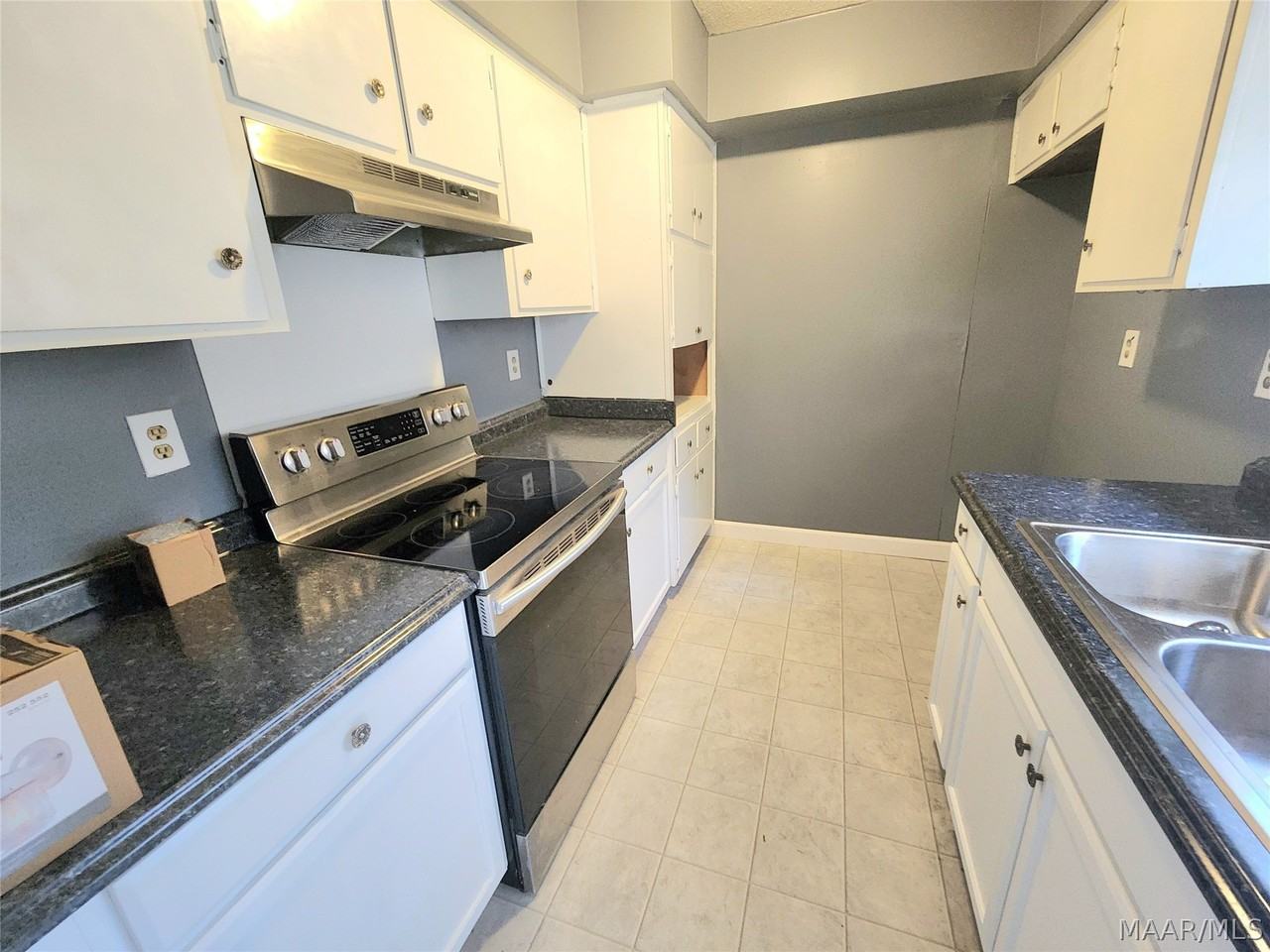 6061 Briarhurst Dr - Photo 3 of 15
