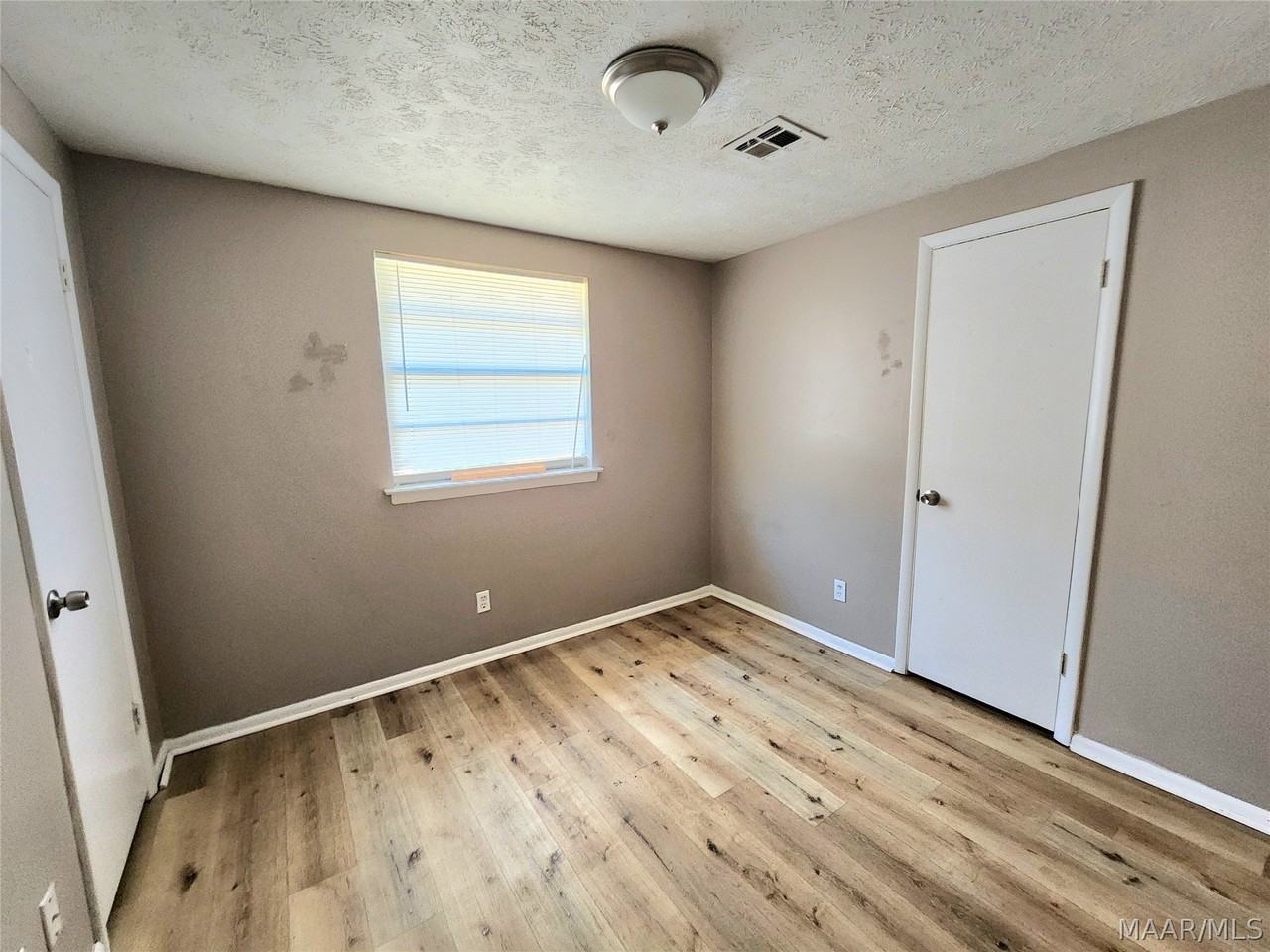 102 White Oak Dr - Photo 5 of 12