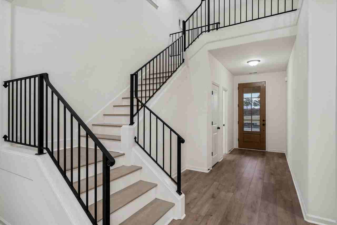 300 Maple St - Photo 7 of 27