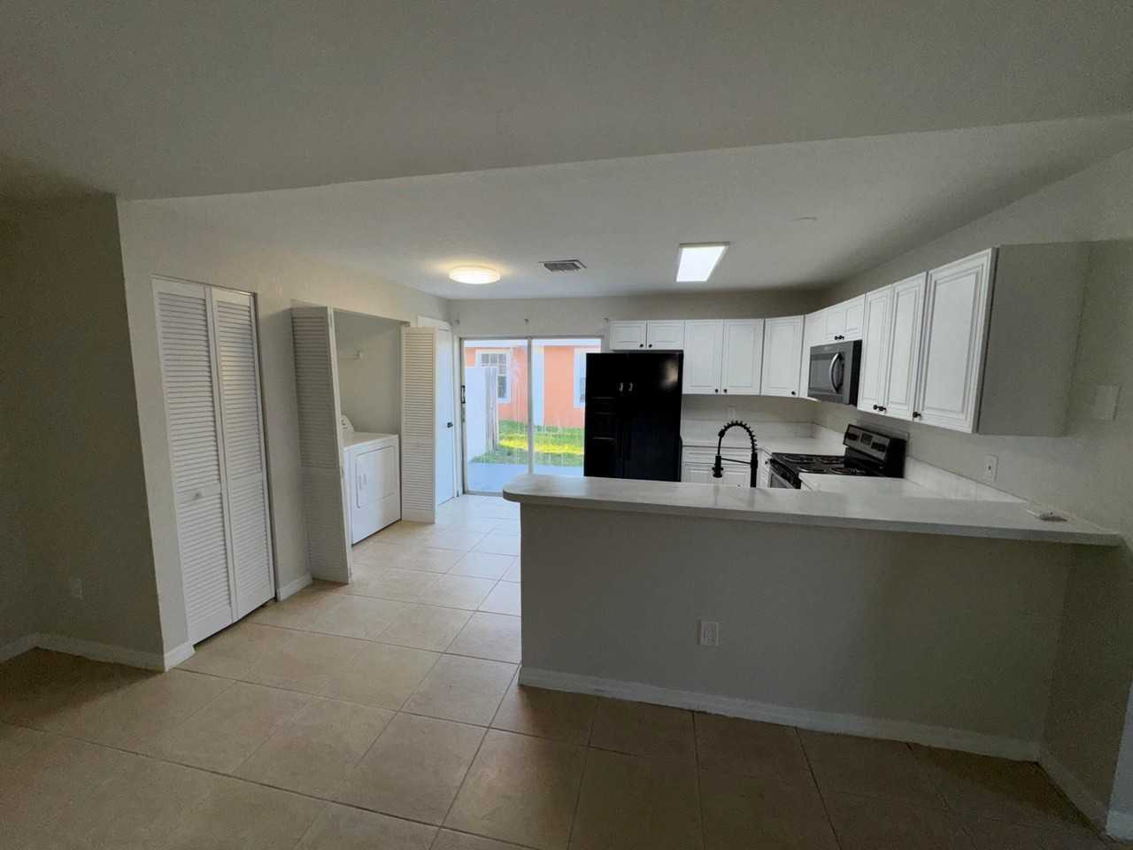 618 Ne 1st St #A - Photo 5 of 8