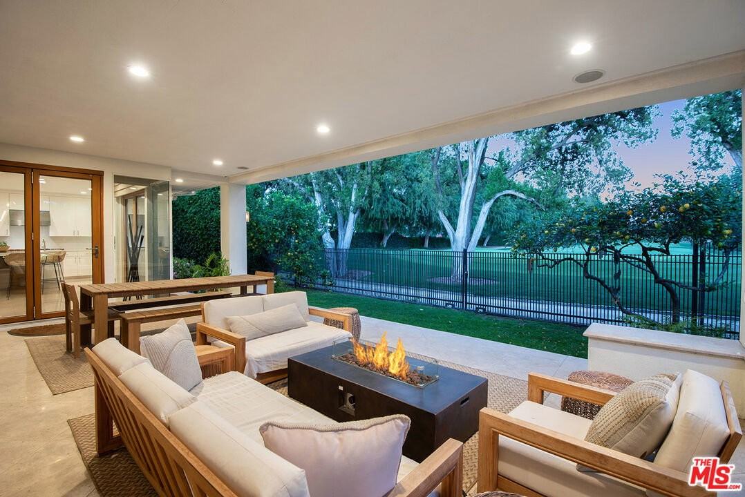 10424 Valley Spring Ln - Photo 4 of 8